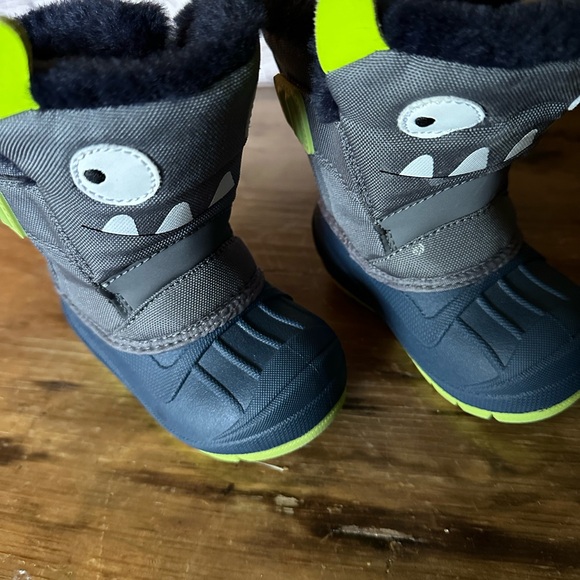 5 c Cat and Jack snow boots - Picture 3 of 5